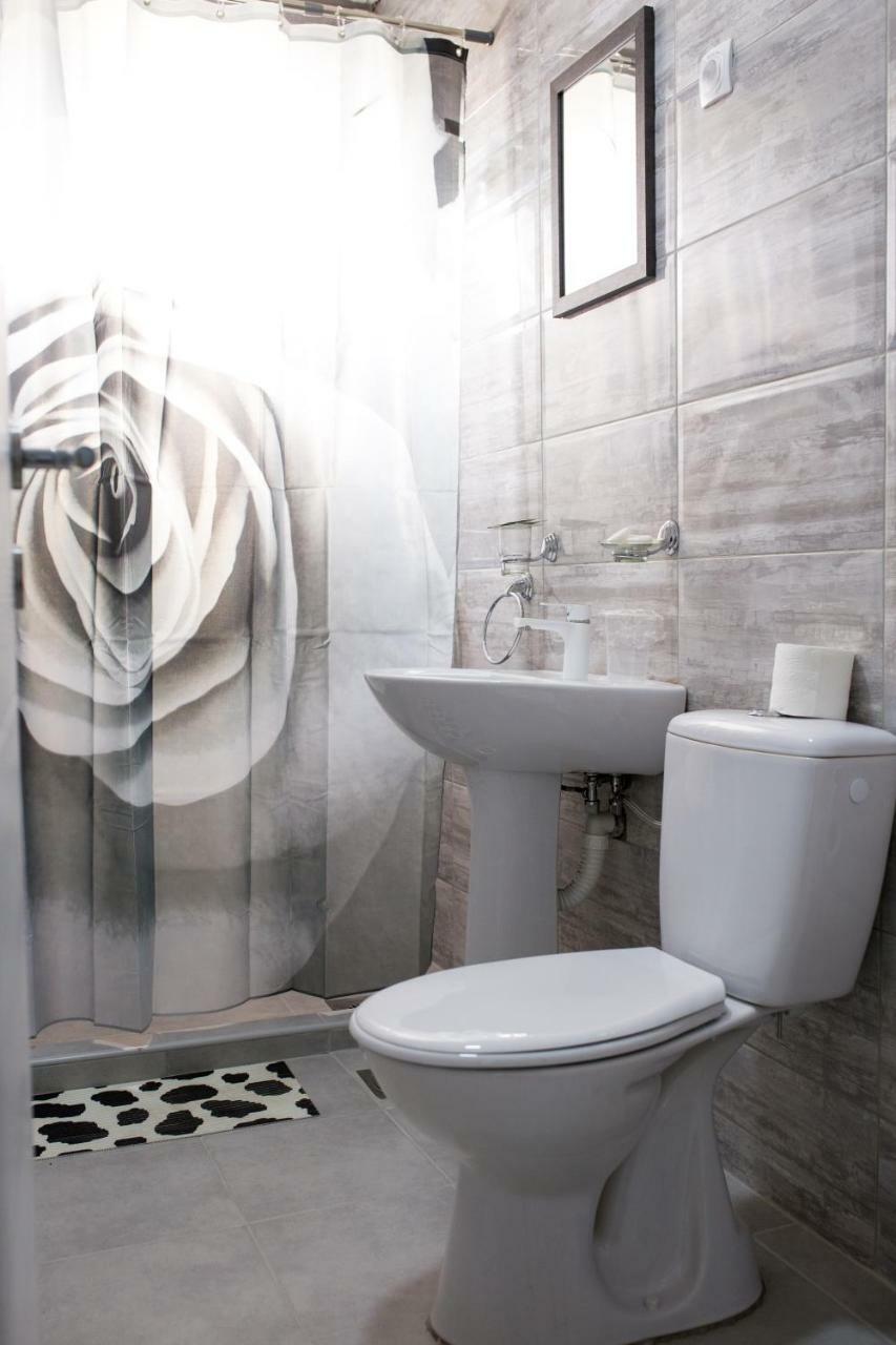 La Casa Hostel Ni Екстериор снимка